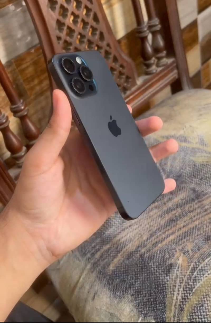 Apple iPhone 15 Pro Max 1