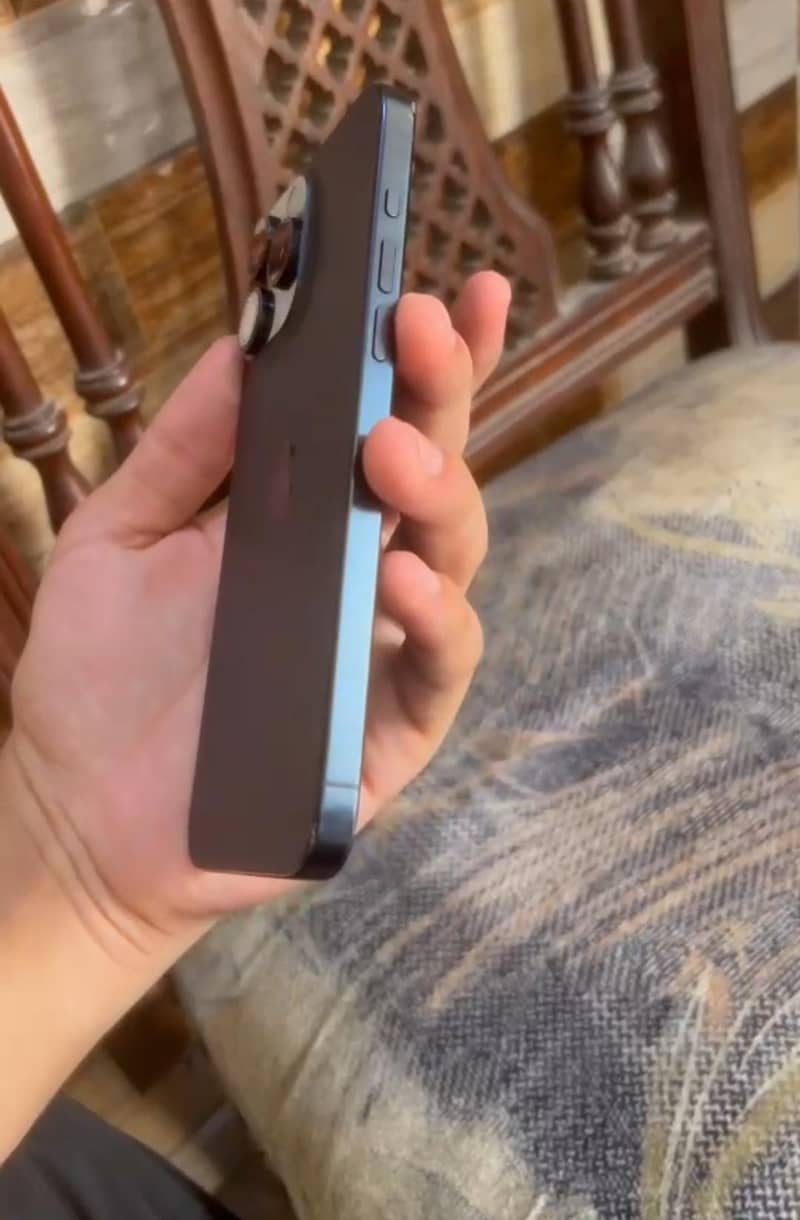 Apple iPhone 15 Pro Max 2