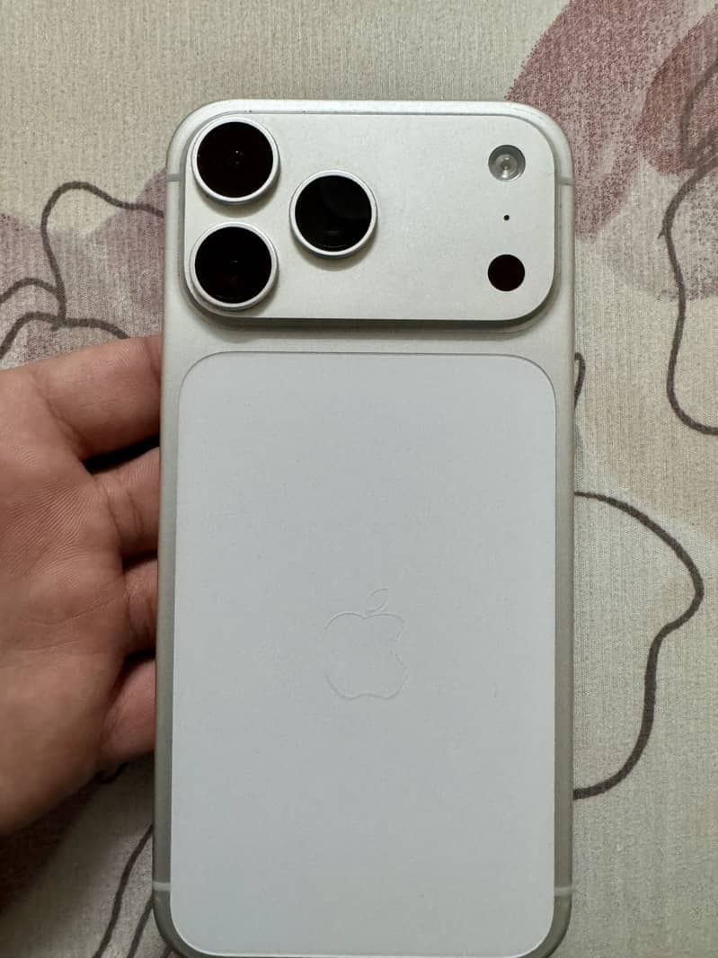 Apple iPhone 17 Pro Max 0