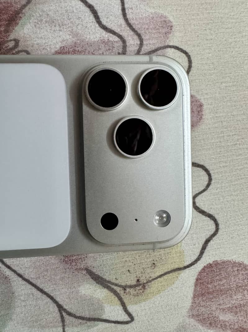 Apple iPhone 17 Pro Max 2