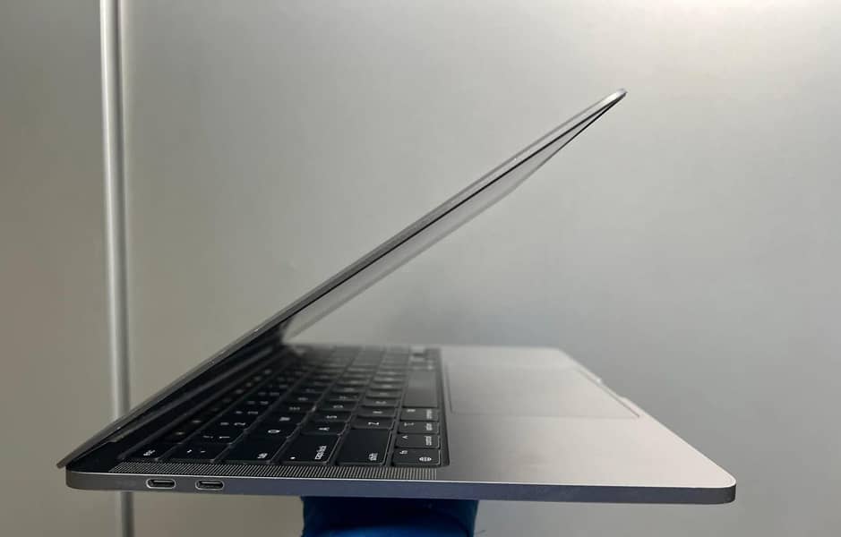 Apple MacBook Pro M2 1