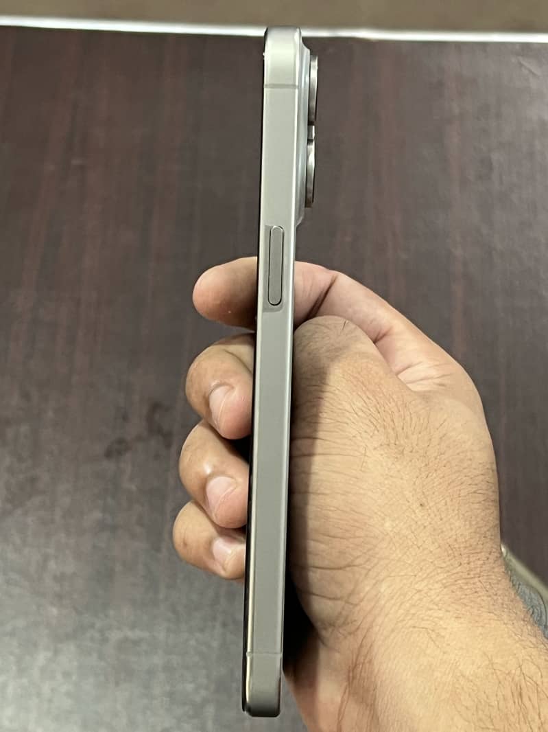 Apple iPhone 15 Pro Max 2