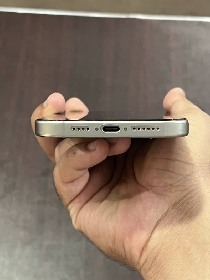 Apple iPhone 15 Pro Max 3