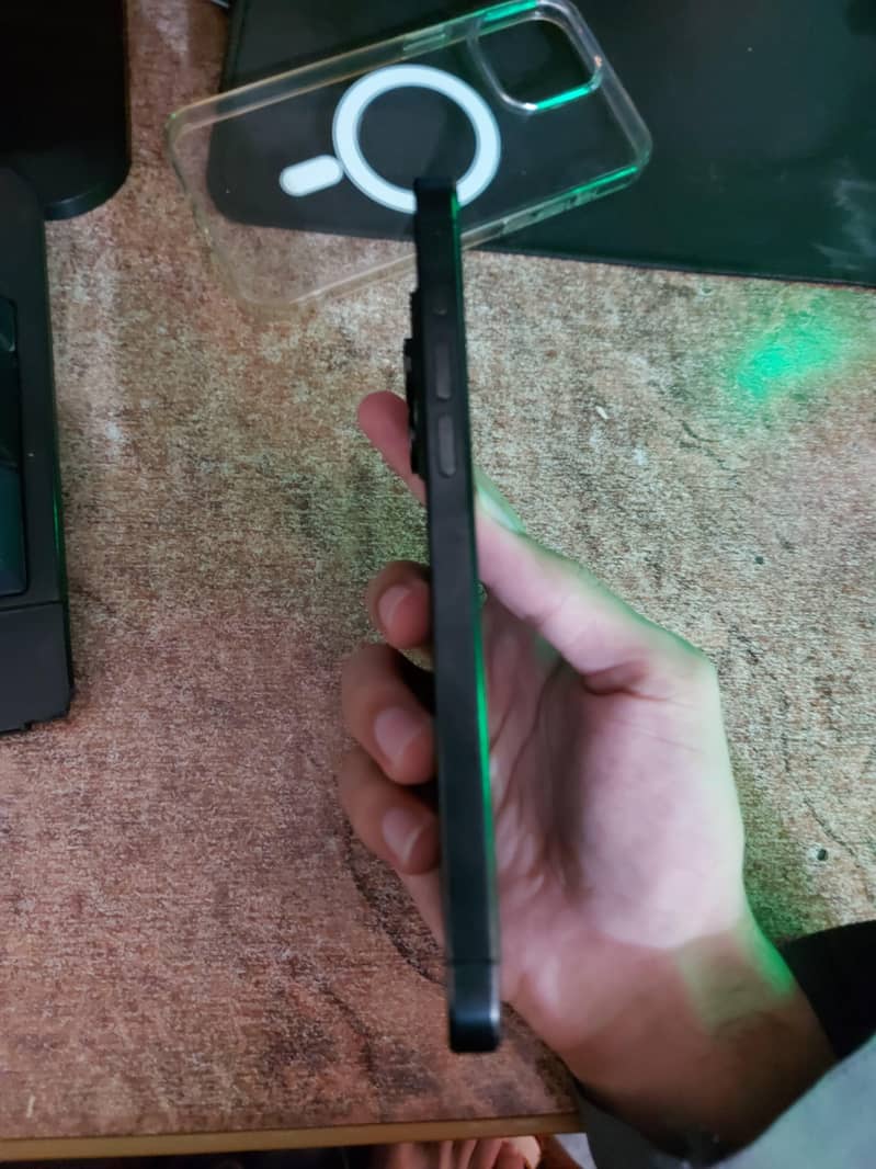 Apple iPhone 15 Pro Max 2