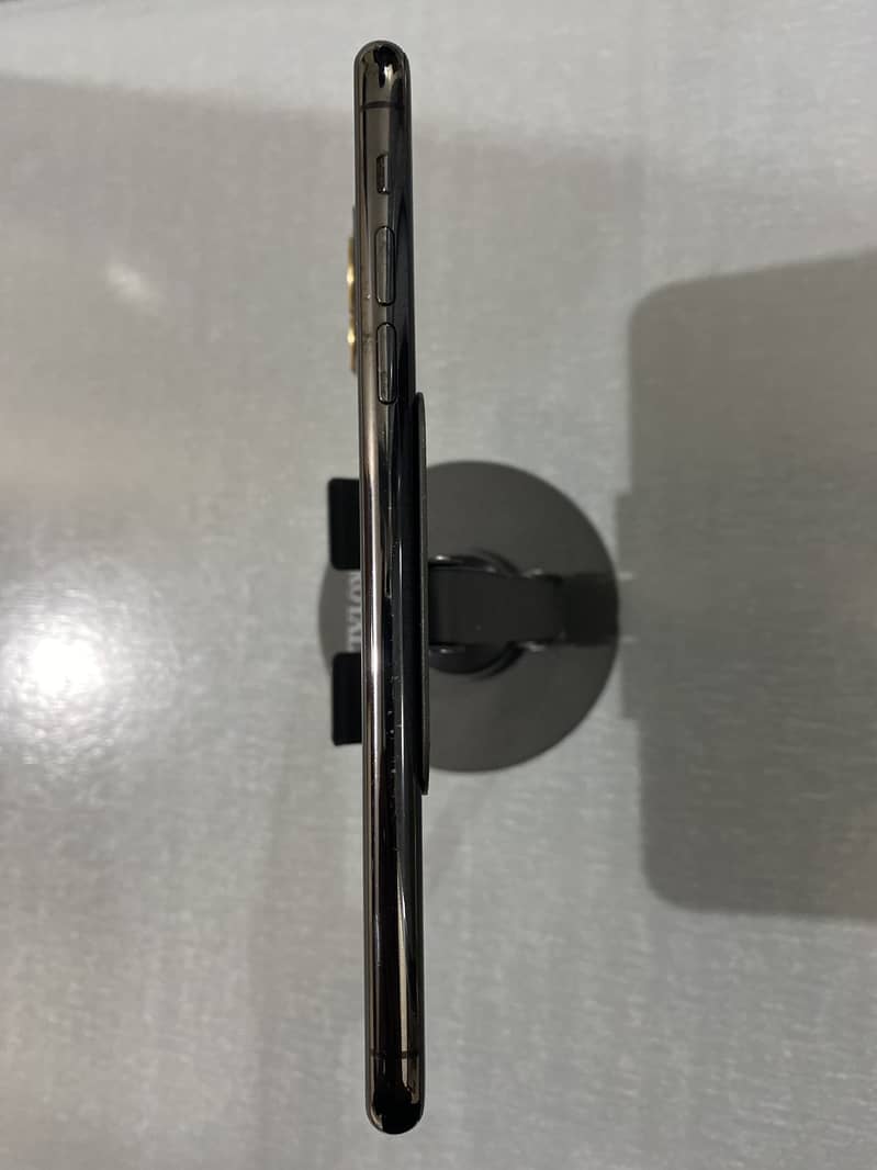 Apple iPhone 11 Pro Max 2