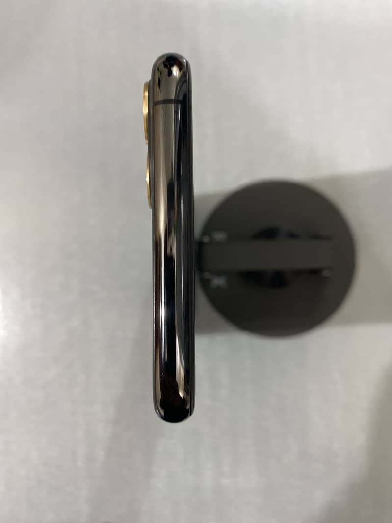 Apple iPhone 11 Pro Max 4