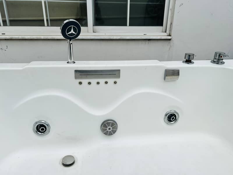 Jacuzzi BathTub full Functionality 1