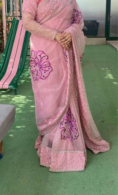 saree urgent for sell price 5k medium size condition 10/10