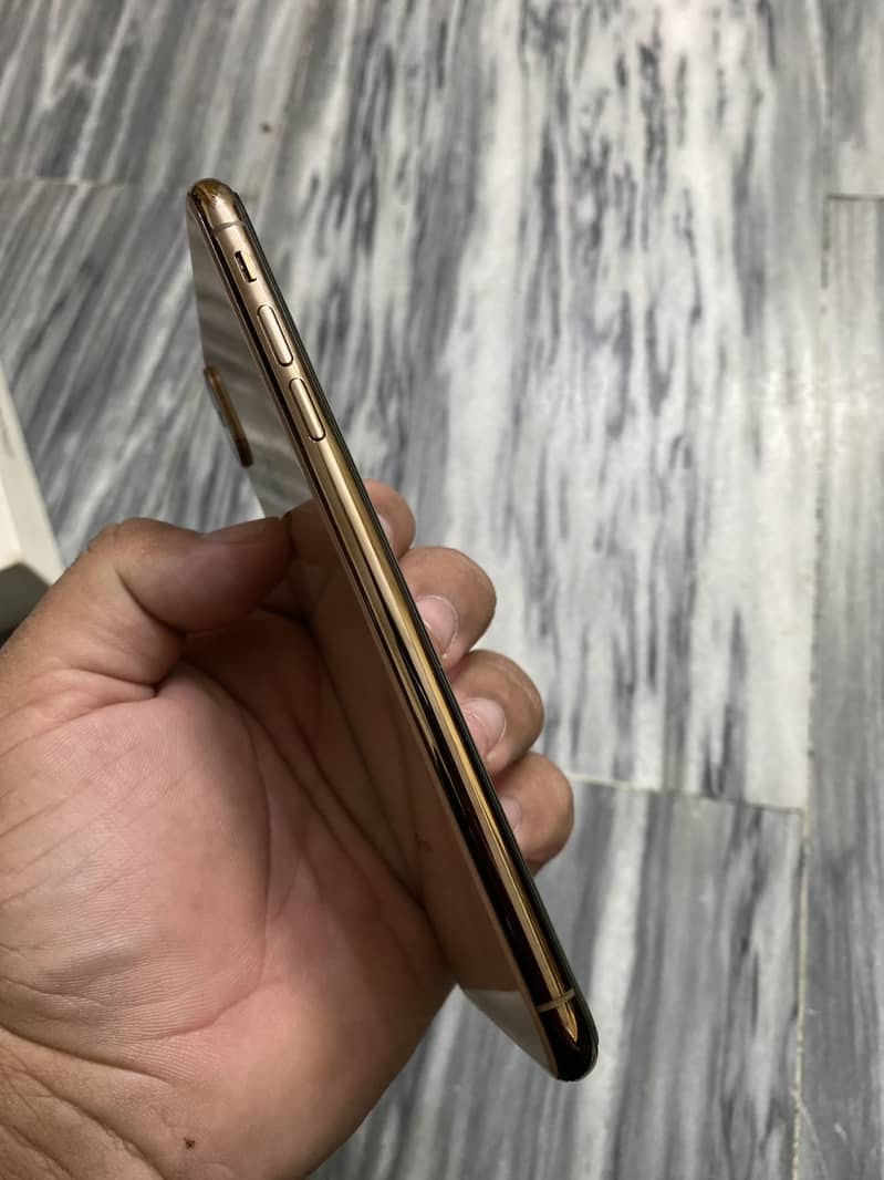 iPhone XS Max 3