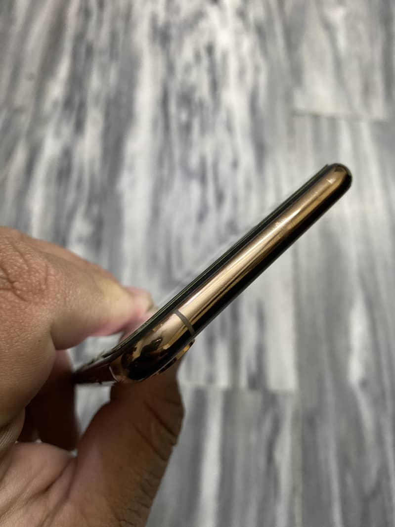 iPhone XS Max 4