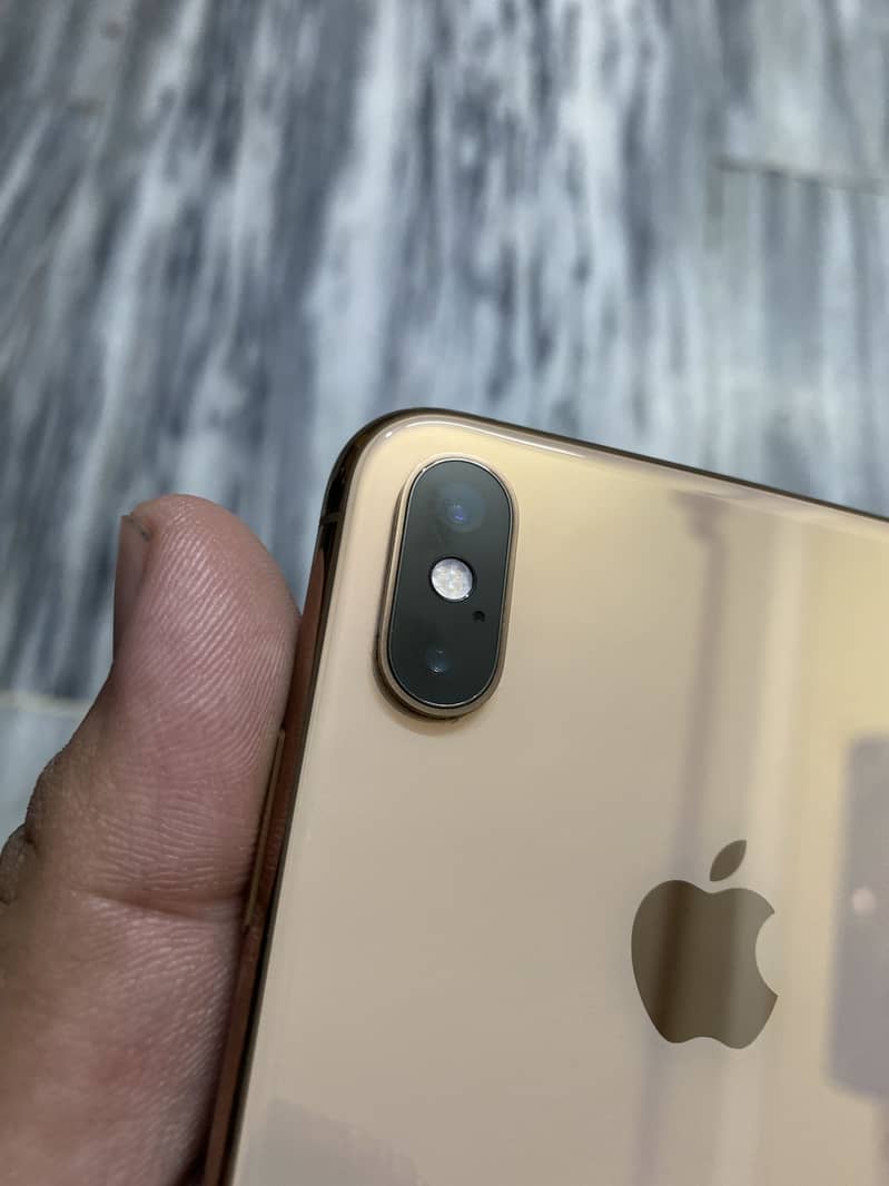 iPhone XS Max 5