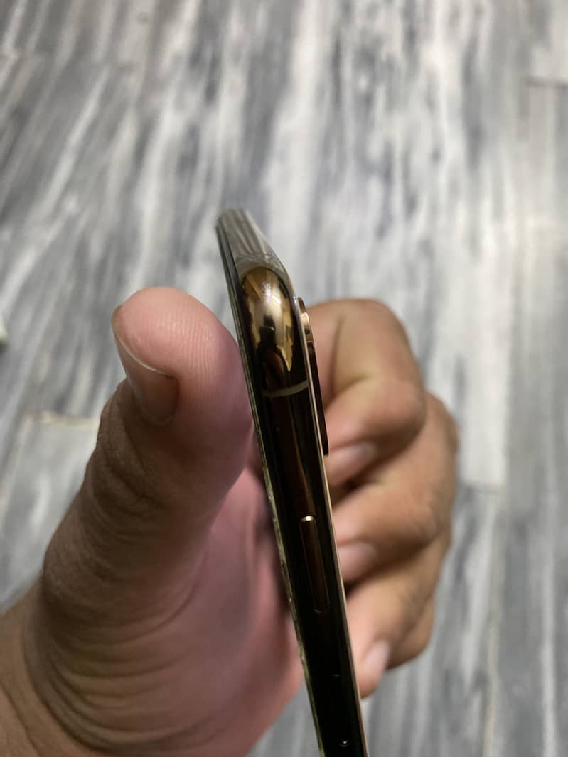 iPhone XS Max 6