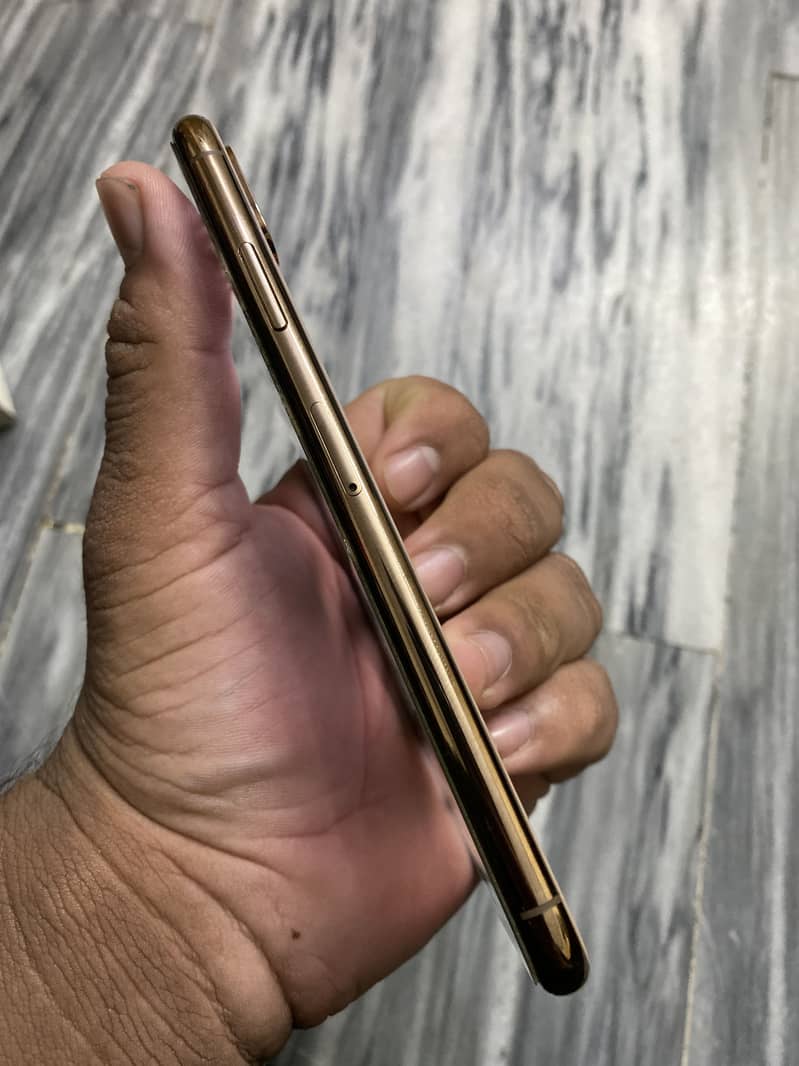 iPhone XS Max 7