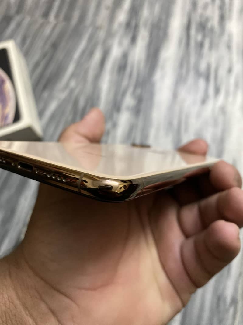 iPhone XS Max 11