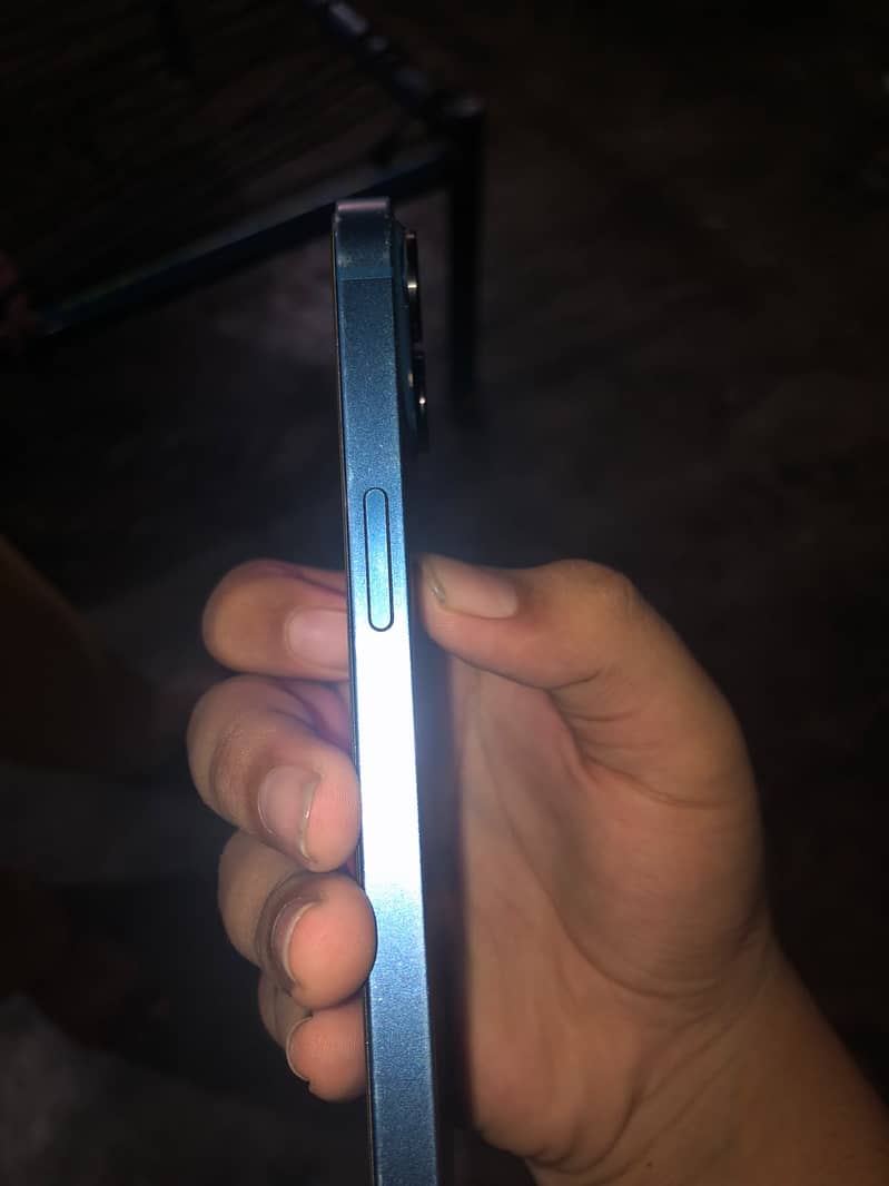 Apple iPhone 13 4
