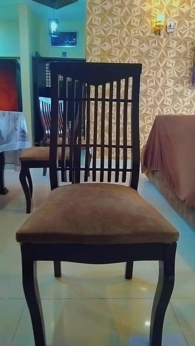 6-Seater Dining Table with 6 Chairs – Good Condition