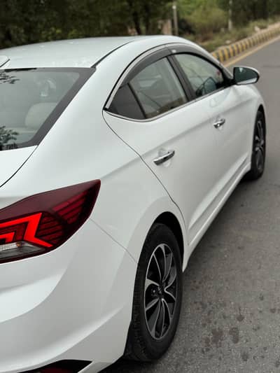 Hyundai Elantra 2023