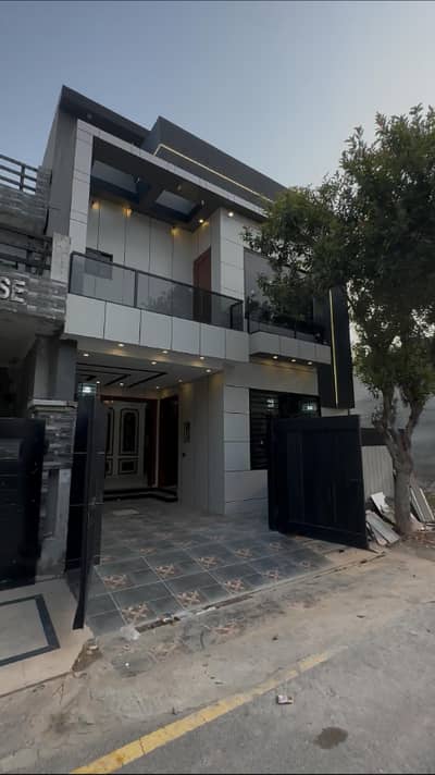 5-Marla House with High-End Ultra Modern Front Elevation For Sale In LDA Approved Society