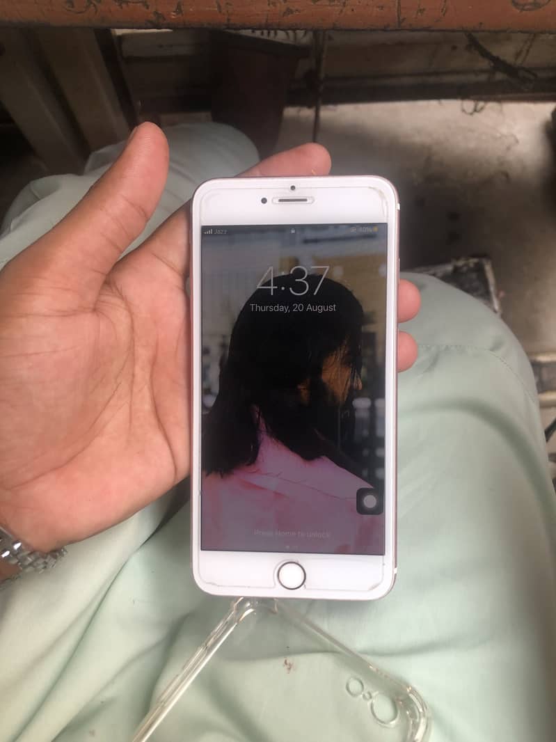 Apple iPhone 6S Plus 0