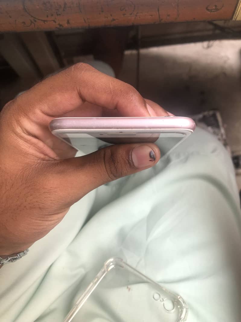Apple iPhone 6S Plus 4