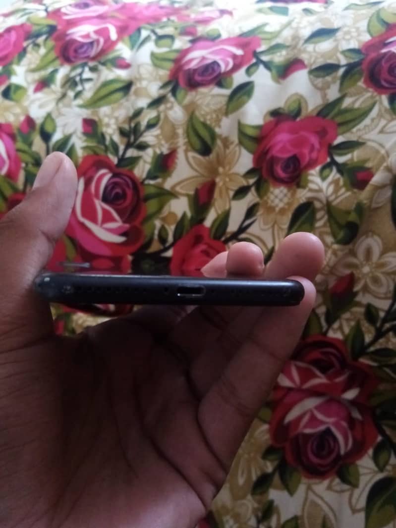 Apple iPhone 7 Plus 0