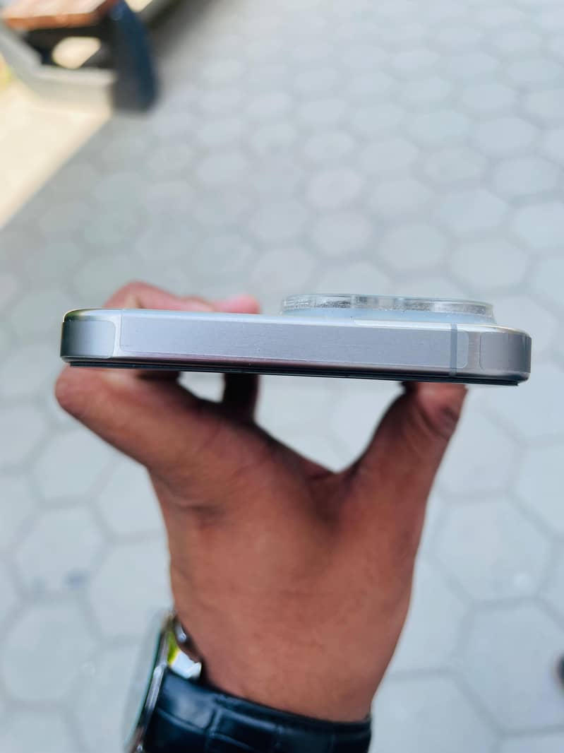 Apple iPhone 15 Pro Max 1