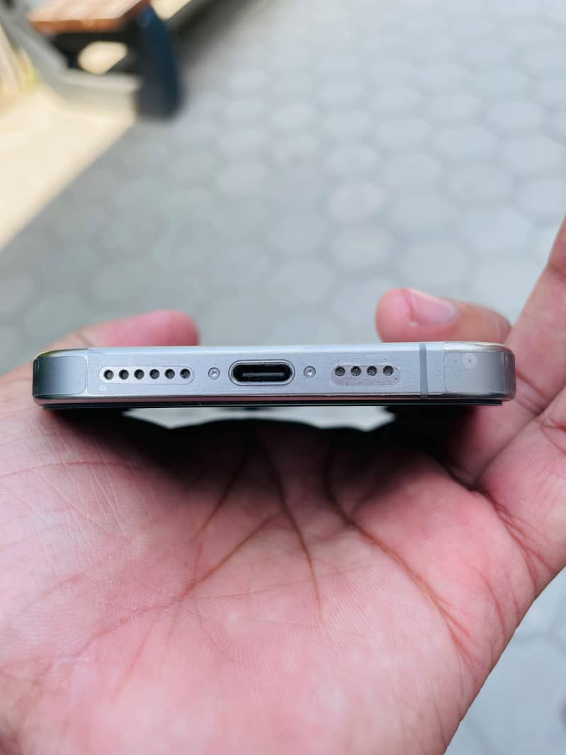 Apple iPhone 15 Pro Max 3