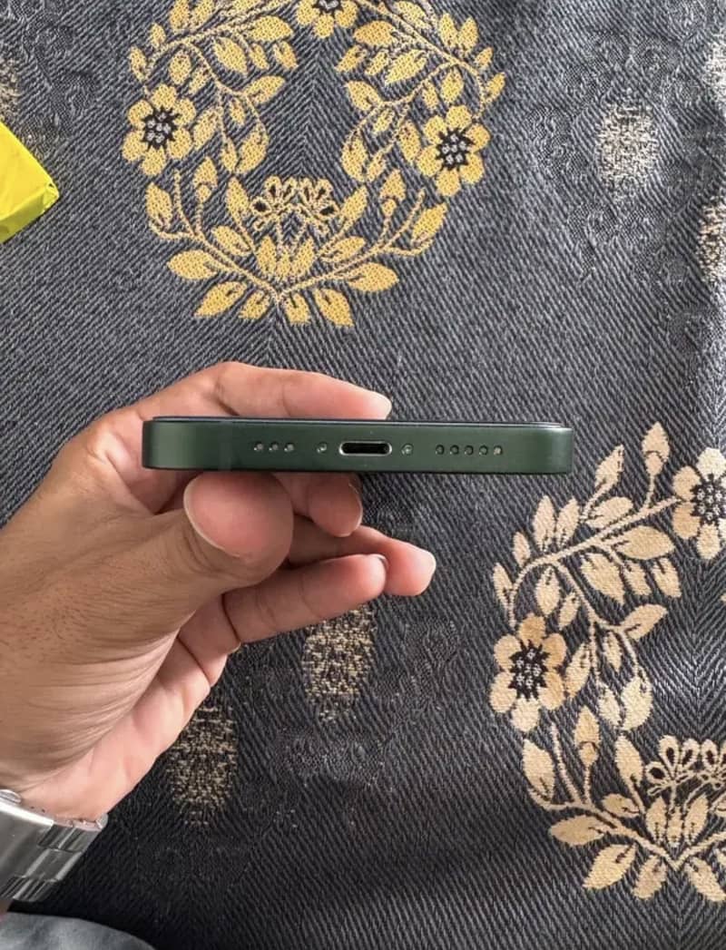 Apple iPhone 13 1