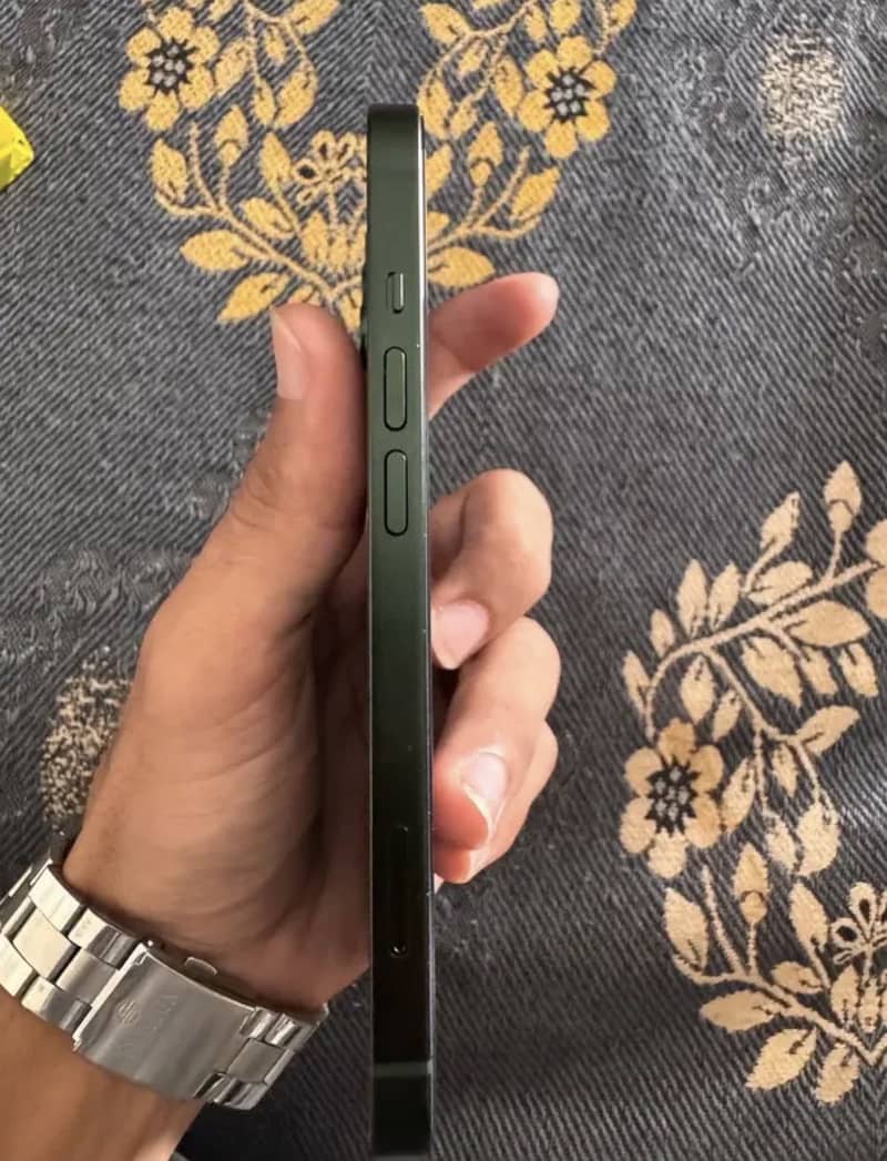 Apple iPhone 13 3