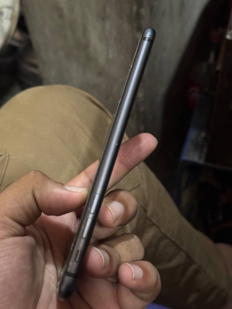 Apple iPhone 8 Plus 2