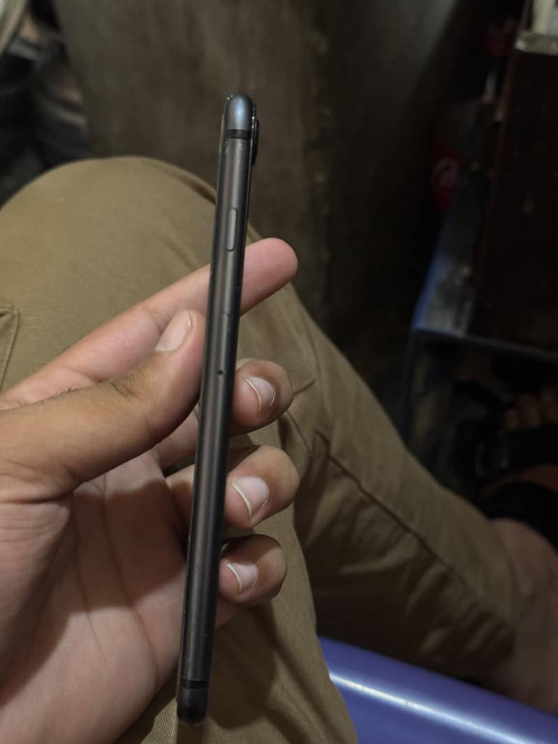 Apple iPhone 8 Plus 4