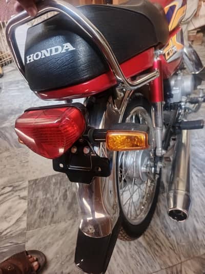 Honda 70cc bike arjnt sale open. littar