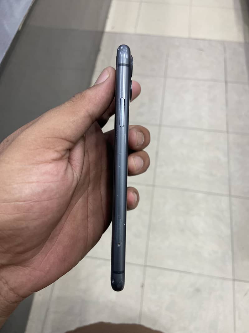Apple iPhone 11 3