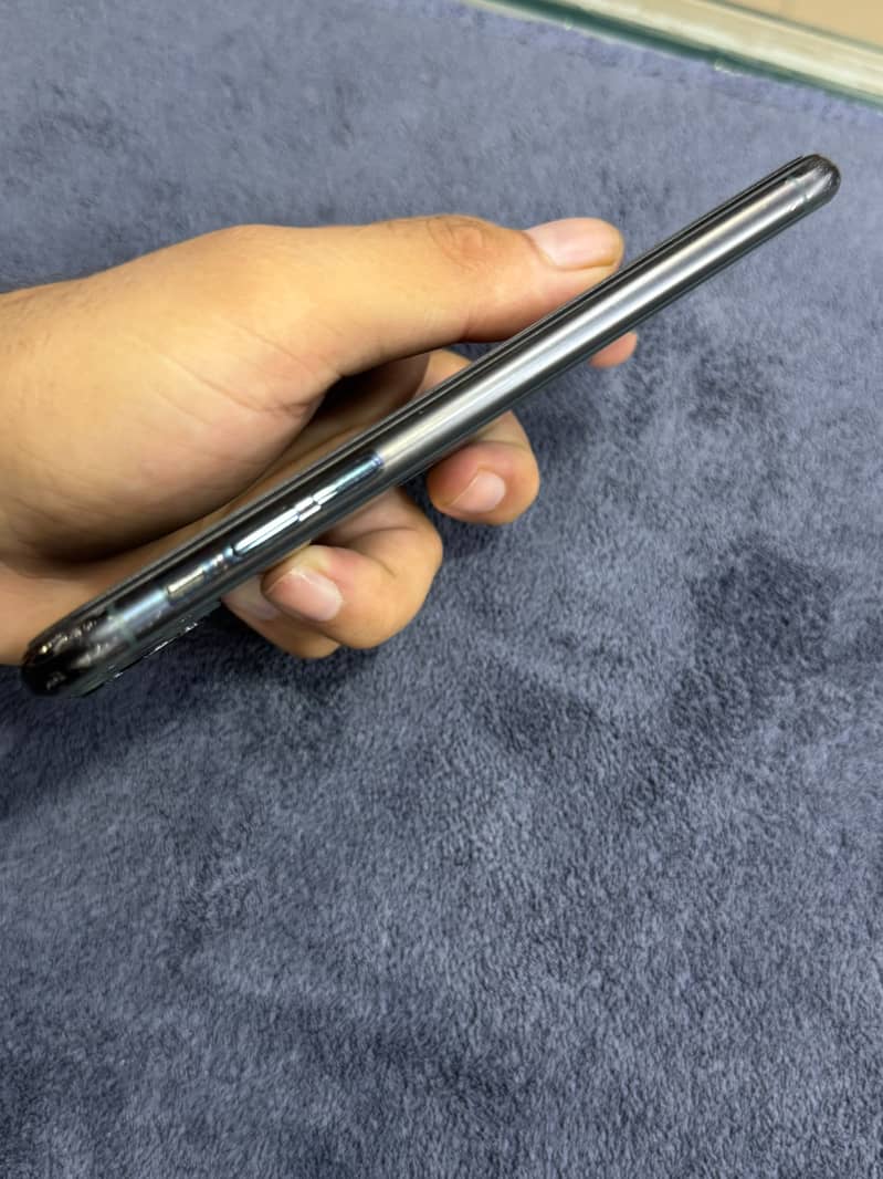 Apple iPhone 11 Pro Max 1