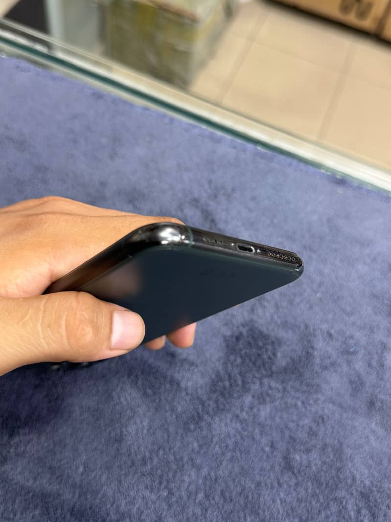Apple iPhone 11 Pro Max 4
