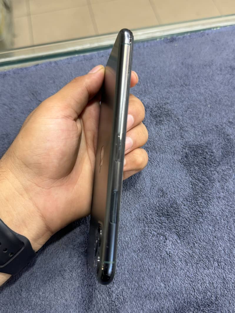 Apple iPhone 11 Pro Max 6