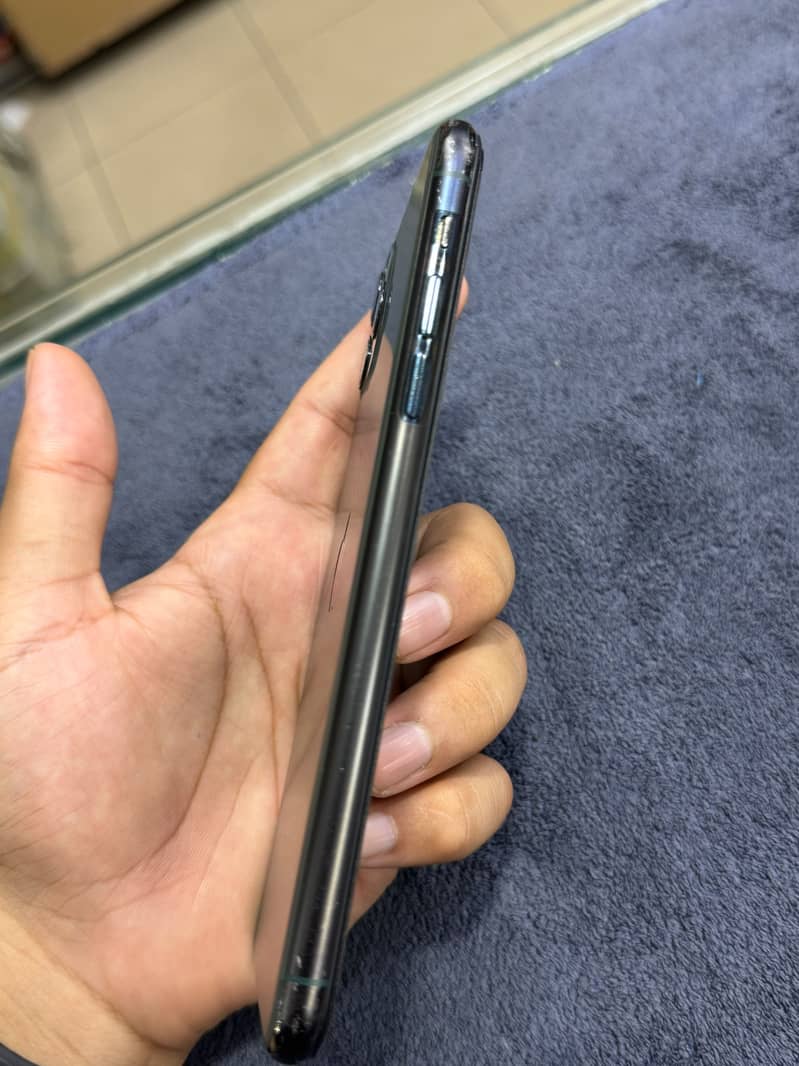 Apple iPhone 11 Pro Max 7