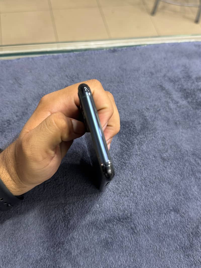 Apple iPhone 11 Pro Max 8