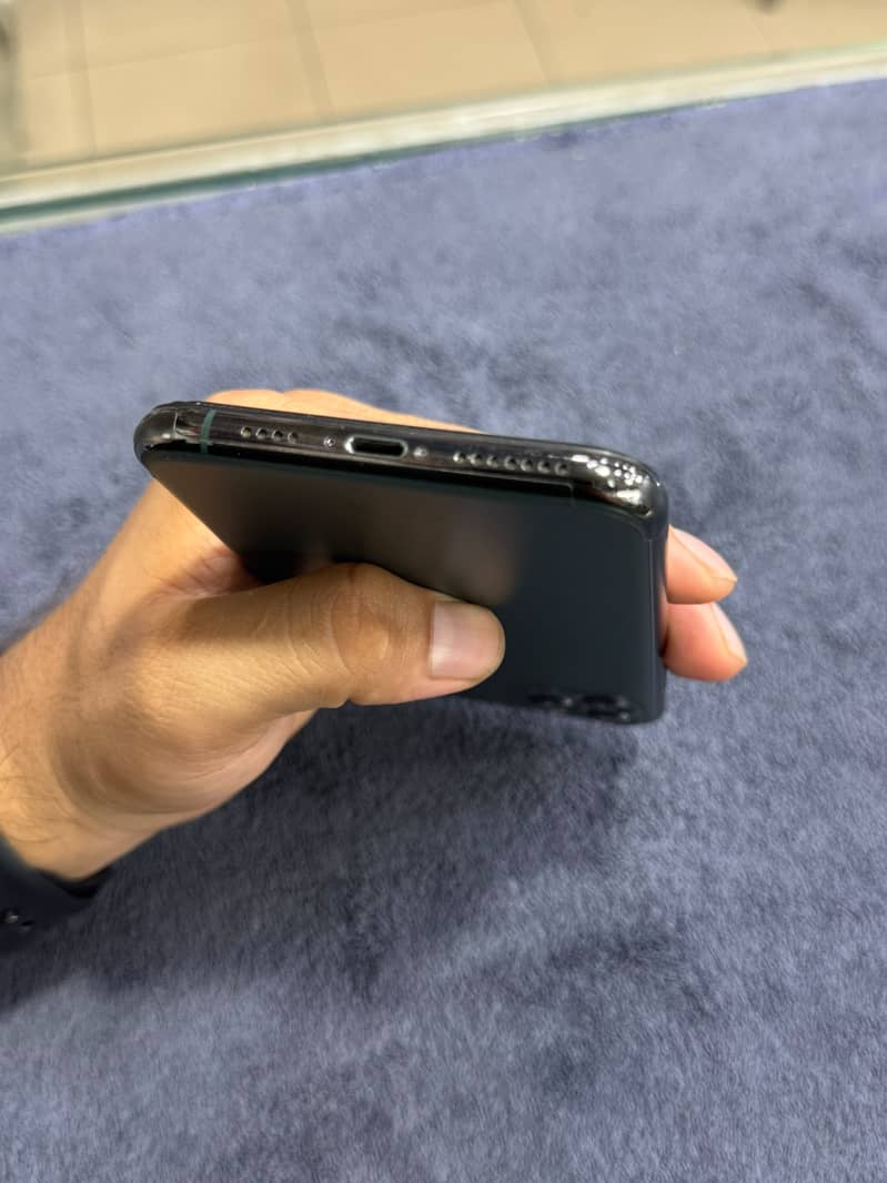 Apple iPhone 11 Pro Max 10