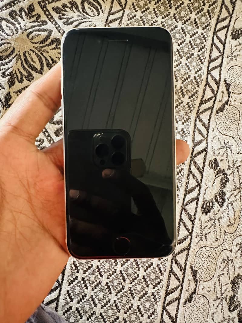 Apple iPhone SE (22) 2