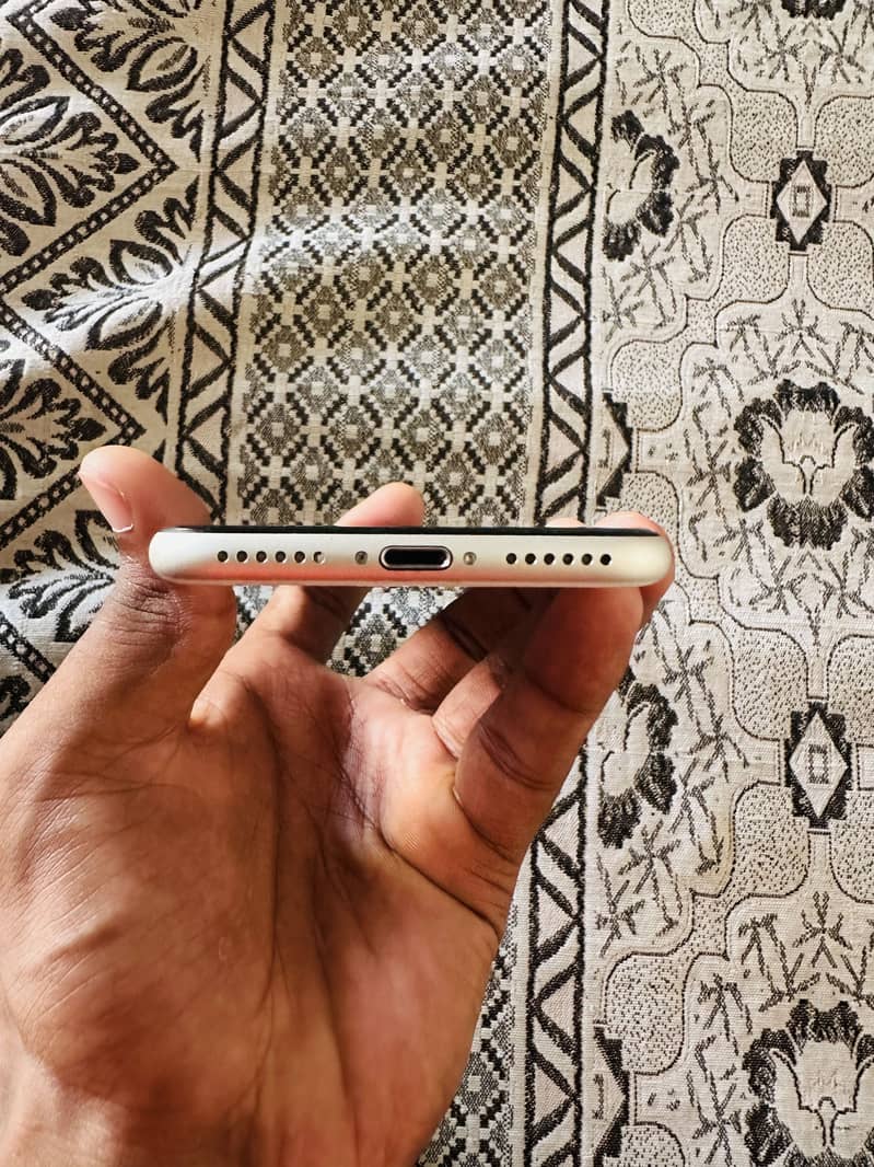 Apple iPhone SE (22) 6