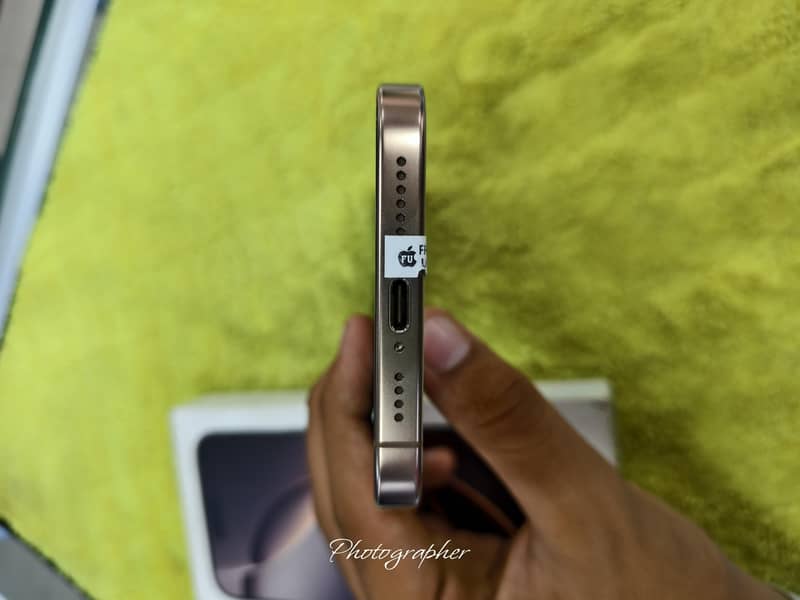 Apple iPhone 16 Pro Max 2