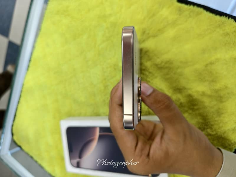 Apple iPhone 16 Pro Max 6