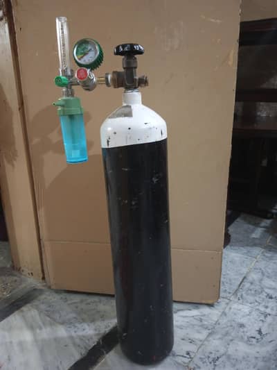 Oxygen cylinder with Ragulator