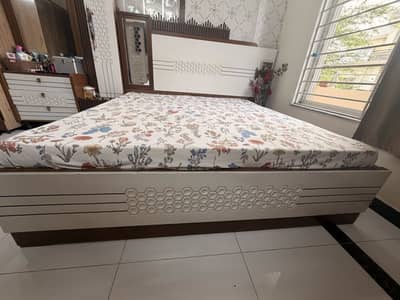 King size bad + glass dressing table excellent condition used funiture