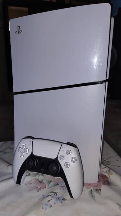 PS5 SLIM | DISC EDITION | 1 month used / like brand new.