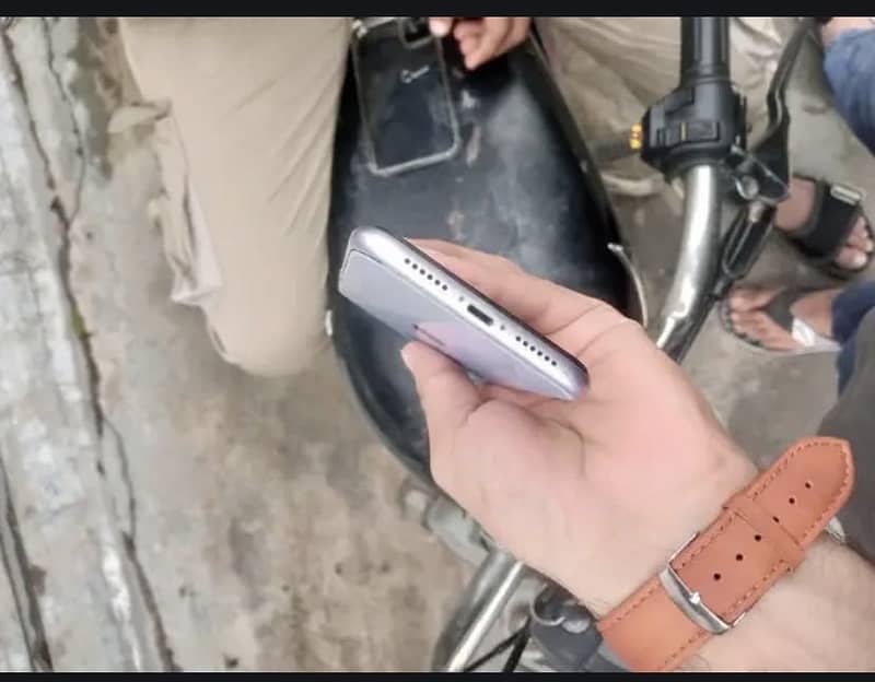 Apple iPhone 11 1