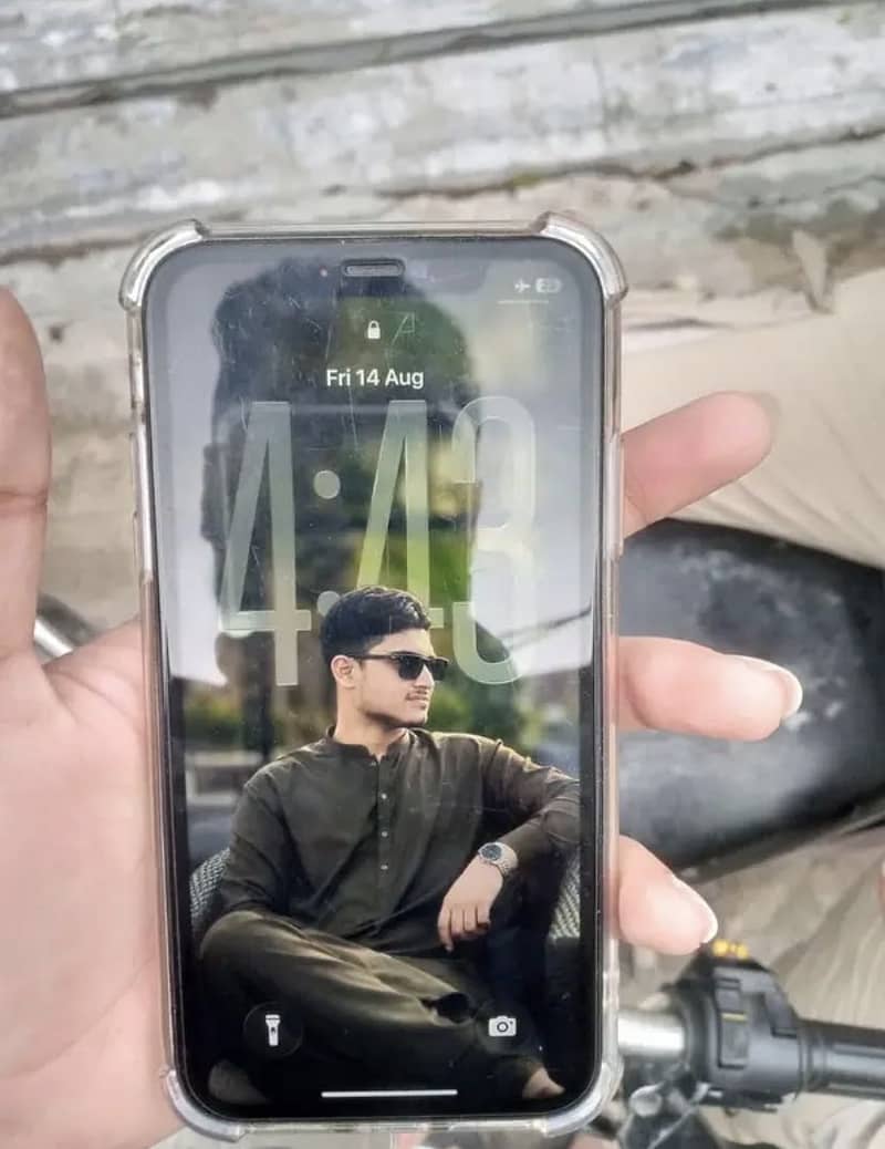 Apple iPhone 11 4