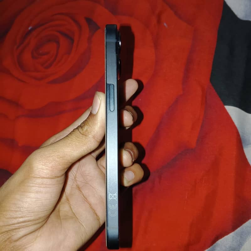 Apple iPhone 13 5