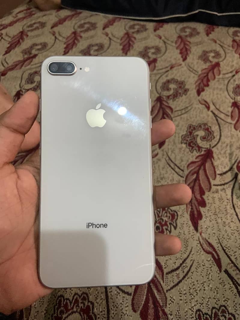 Apple iPhone 8 Plus 1